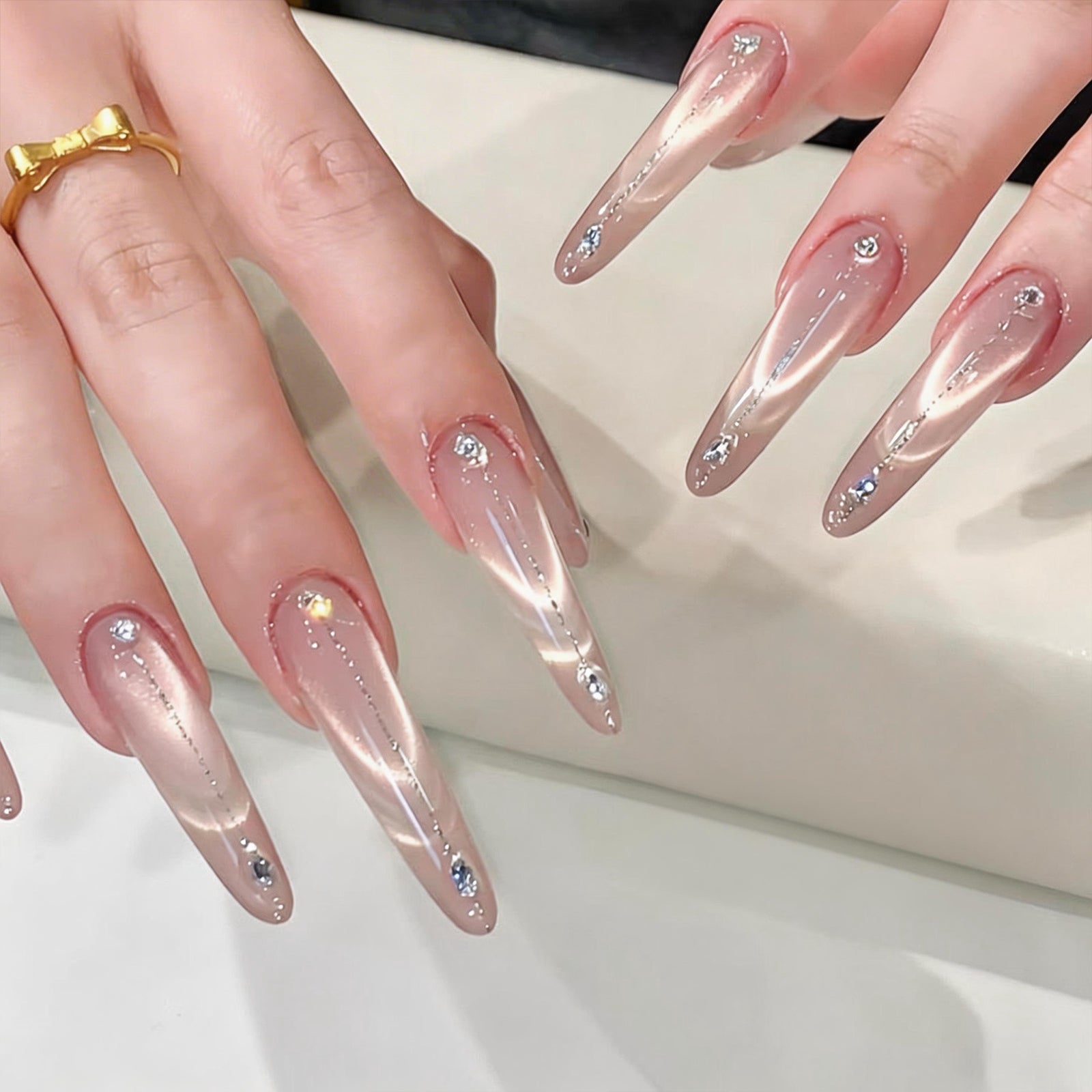 Solwink magnetic nail art tool cat eye effect gel polish shimmer magnetic nails DIY manicure result